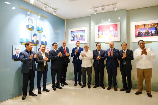 Khai trương phòng truyền thống Viglacera nhân dịp 50 năm kỷ niệm ngày thành lập